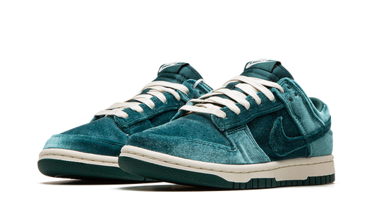DUNK LO MNS WMNS "Green Velvet" DZ5224 300