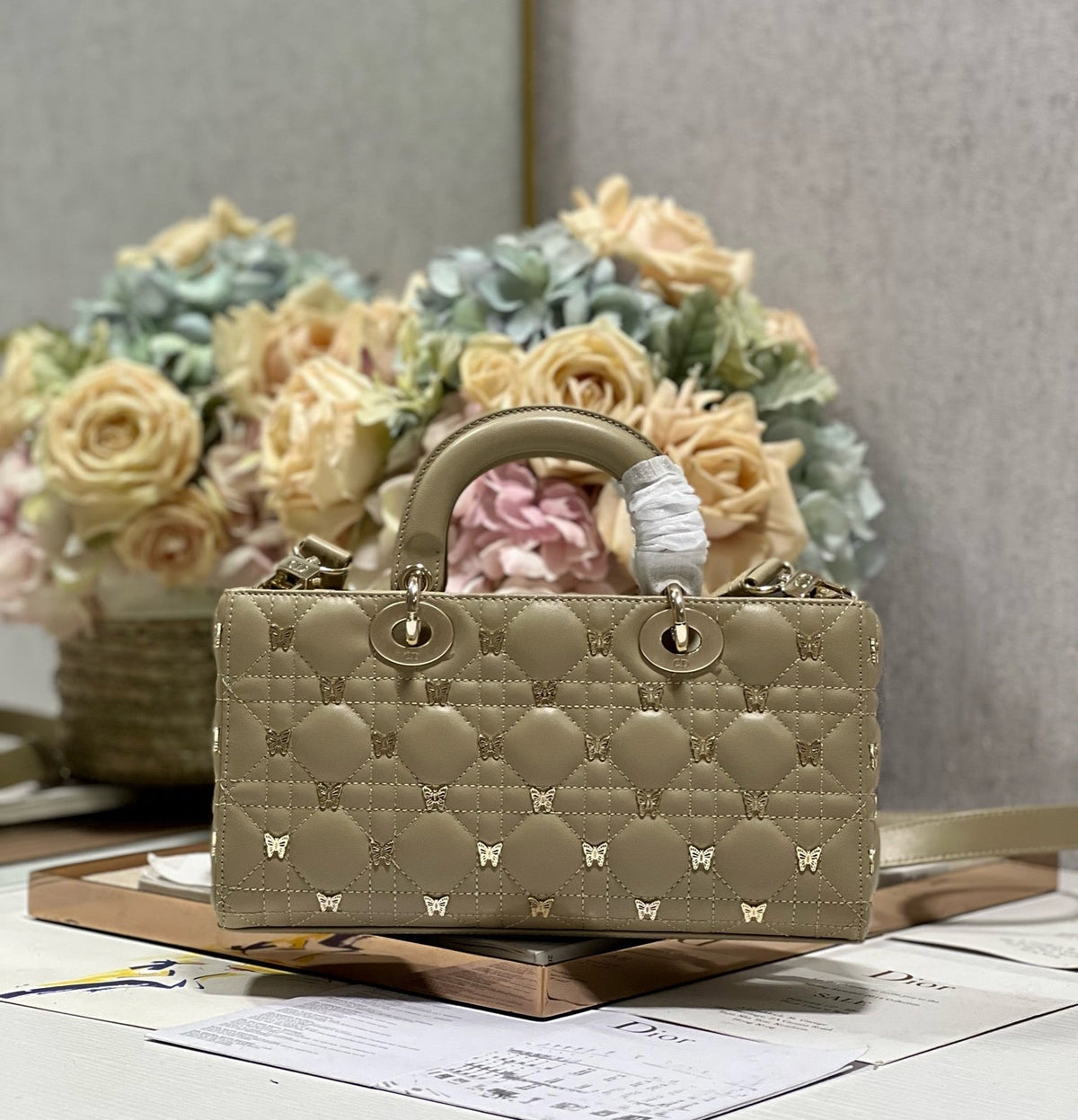 MEDIUM LADY D-JOY 26 BUTTERFLY STUD OLIVE LAMBSKIN