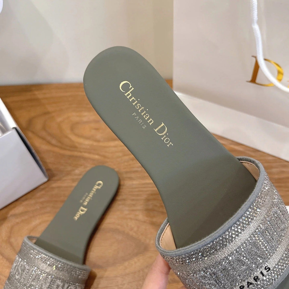 CD 26s Embroidered Sandals Olive Green Leather 685608