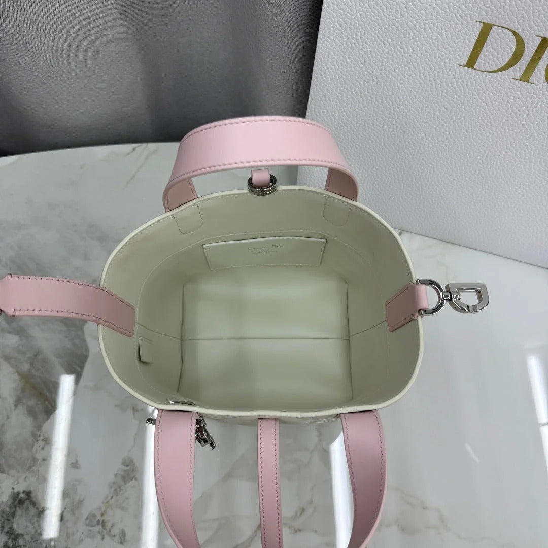 Dior 2026 Toujours Vertical Handbag 18.5cm Off-White And Soft Pink Calfskin
