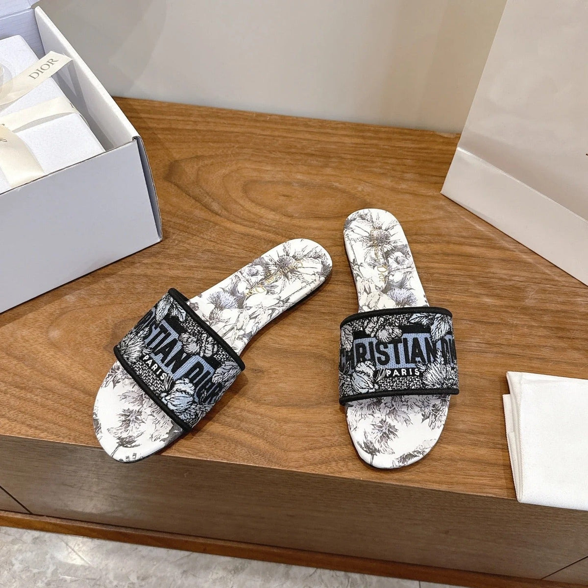 CD 26s Embroidered Sandals Canvas Cowhide 685571