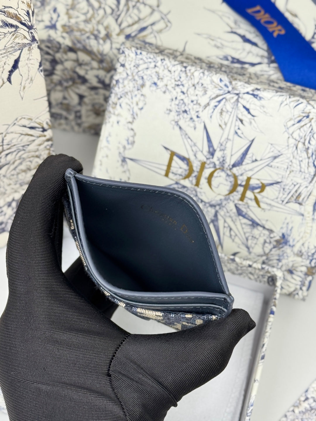 CD 30 Montaigne Freesia Card Holder 10cm Blue Jacquard