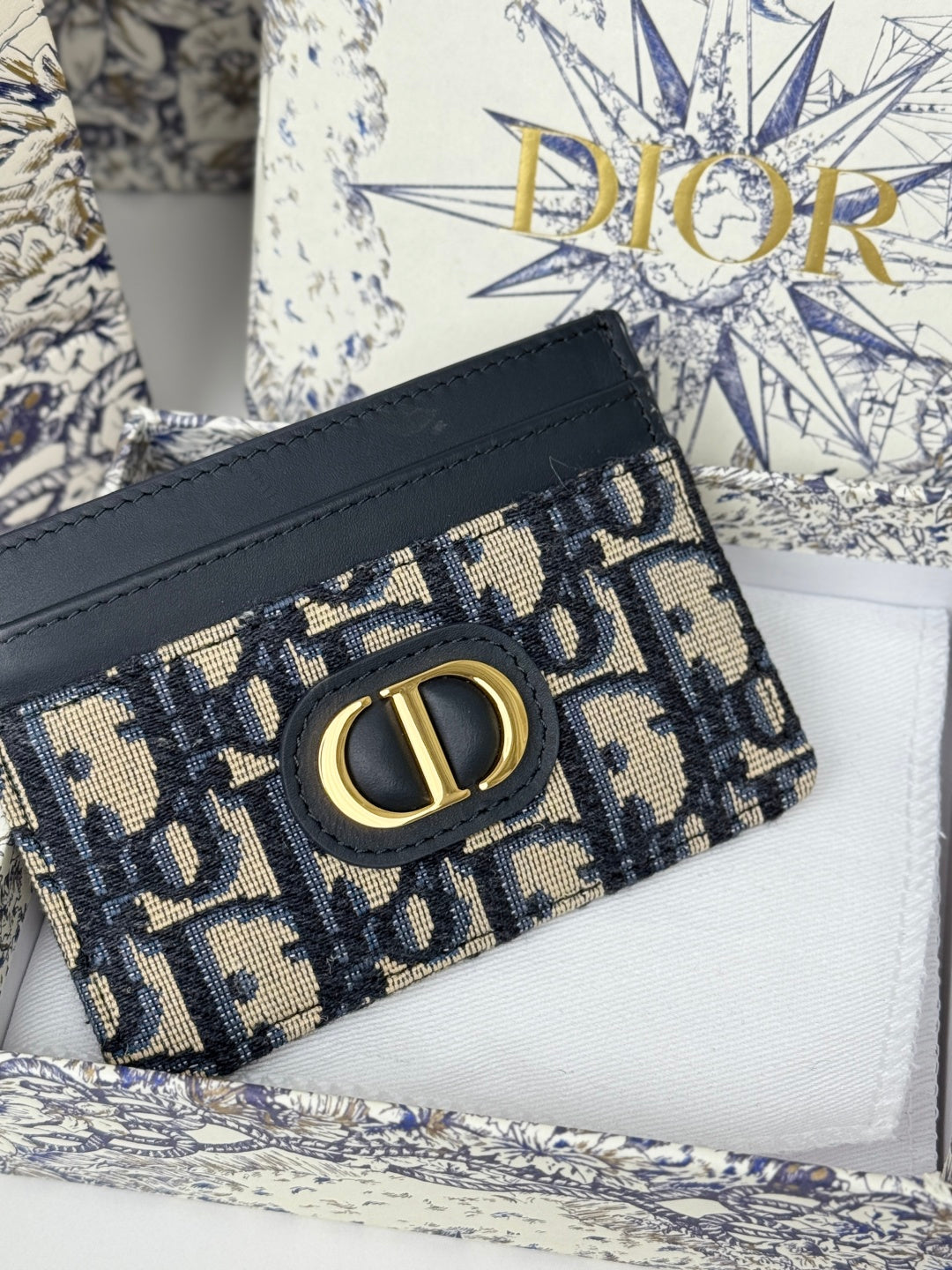 CD 30 Montaigne Freesia Card Holder 10cm Blue Jacquard