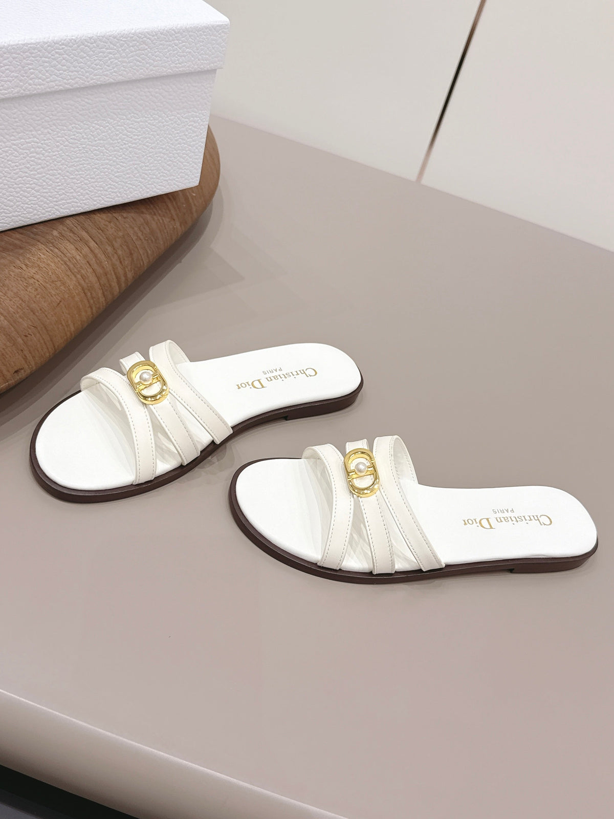 CD 26s 30M Slide White Calfskin 738225
