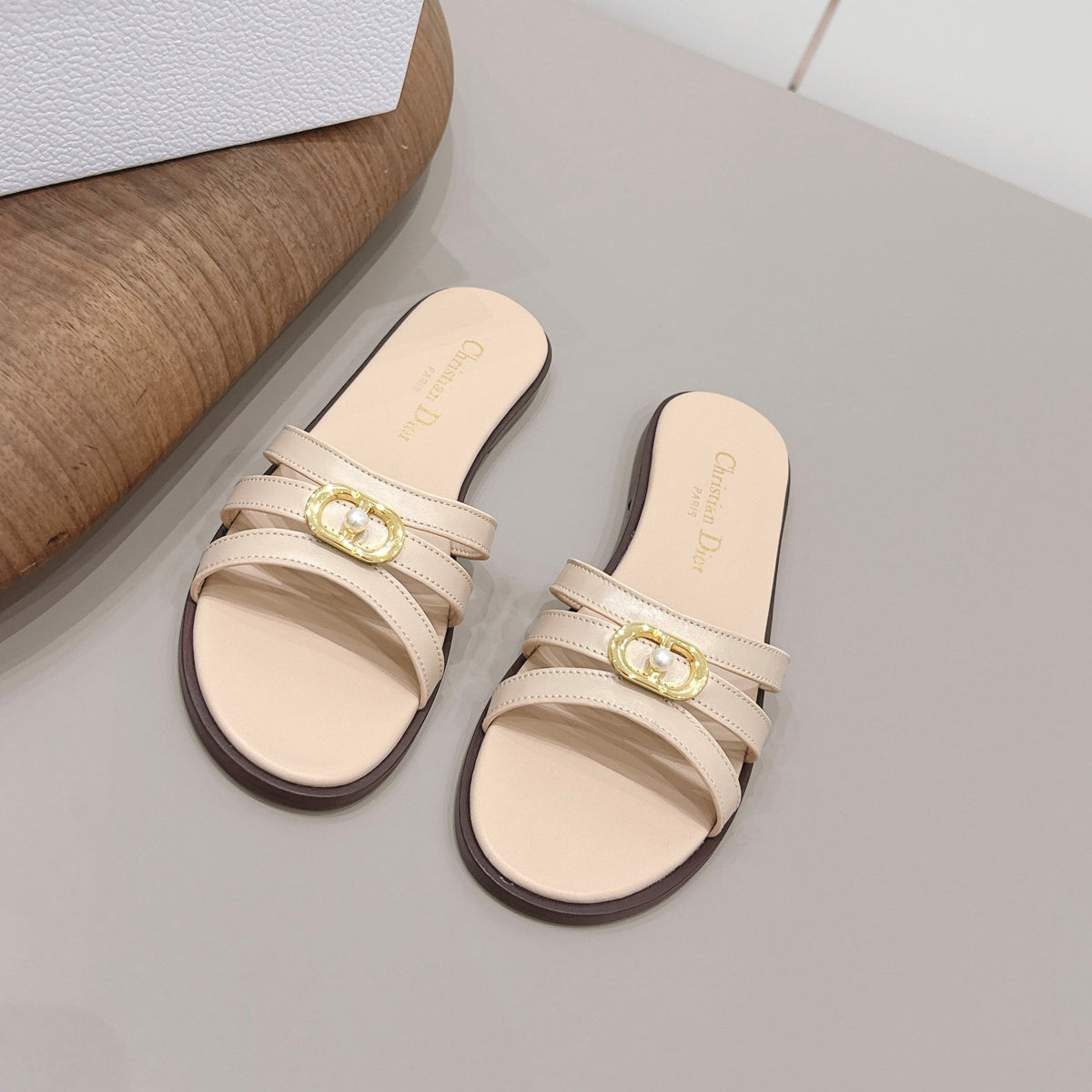 CD 26s 30M Slide Beige Calfskin 738224
