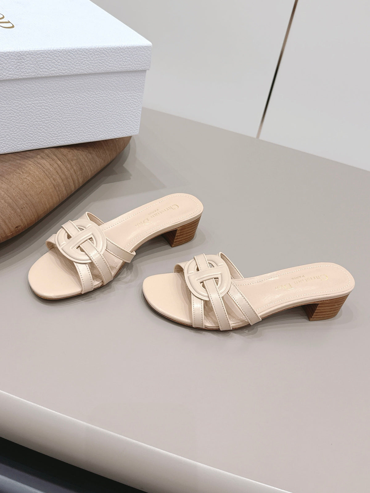 CD 26s D-Club Sandal 4.5cm Beige Calfskin 738243