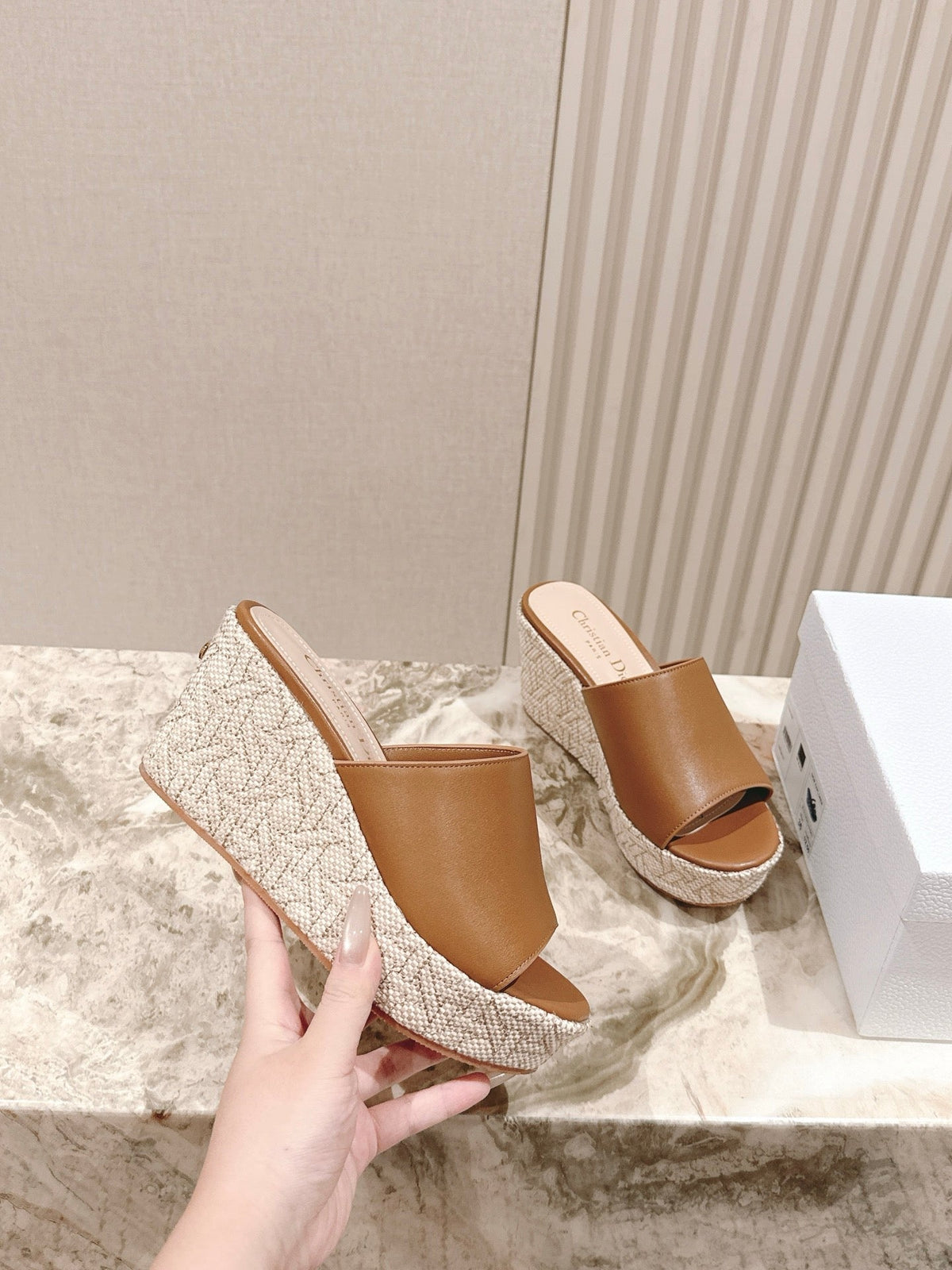 CD Attitude Wedge Slide 85mm Camel Calfskin 483086