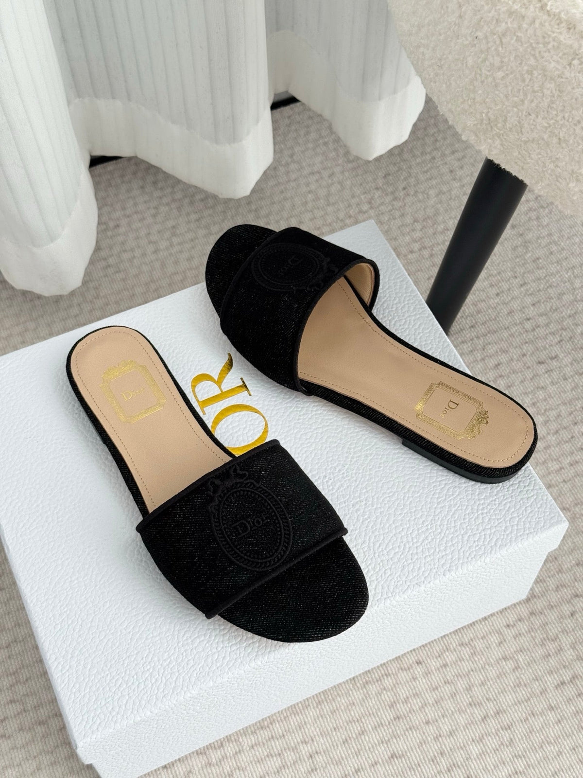 CD Médaillon Slide Flat Black Denim 849732