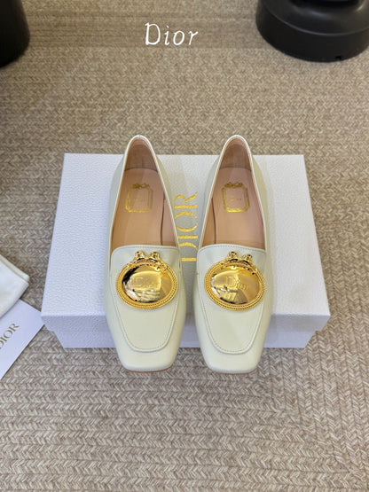 CD Médaillon Loafer White Sheepskin 835717