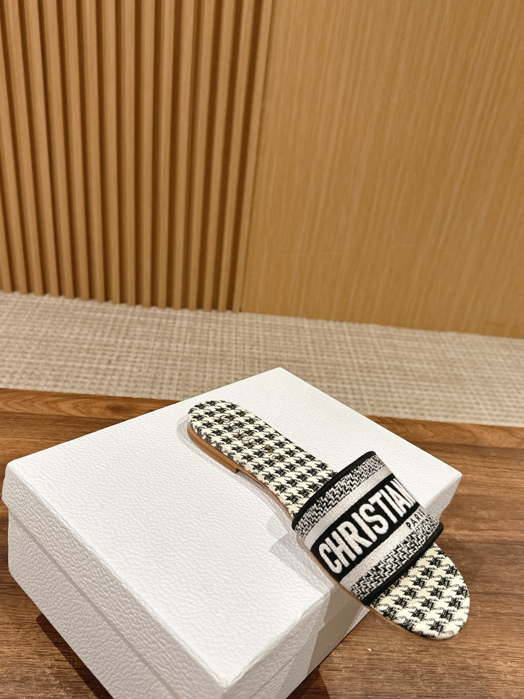 CD 26s D-Club Flat Slides In Black And White Houndstooth