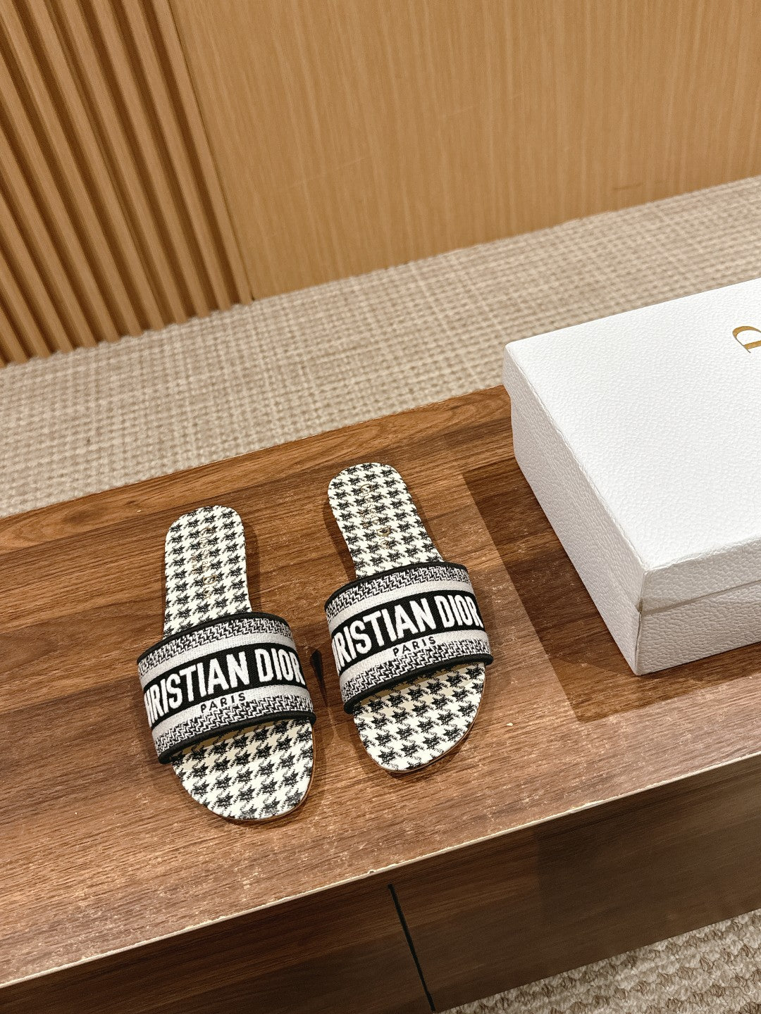 CD 26s D-Club Flat Slides In Black And White Houndstooth