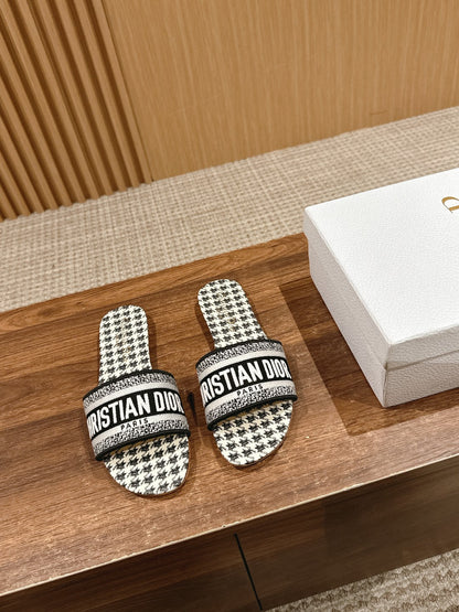 CD 26s D-Club Flat Slides In Black And White Houndstooth