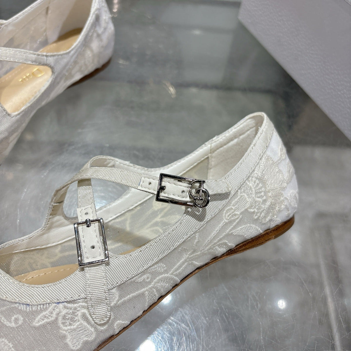 CD 26s Very Ballet Flat White Lace 679841