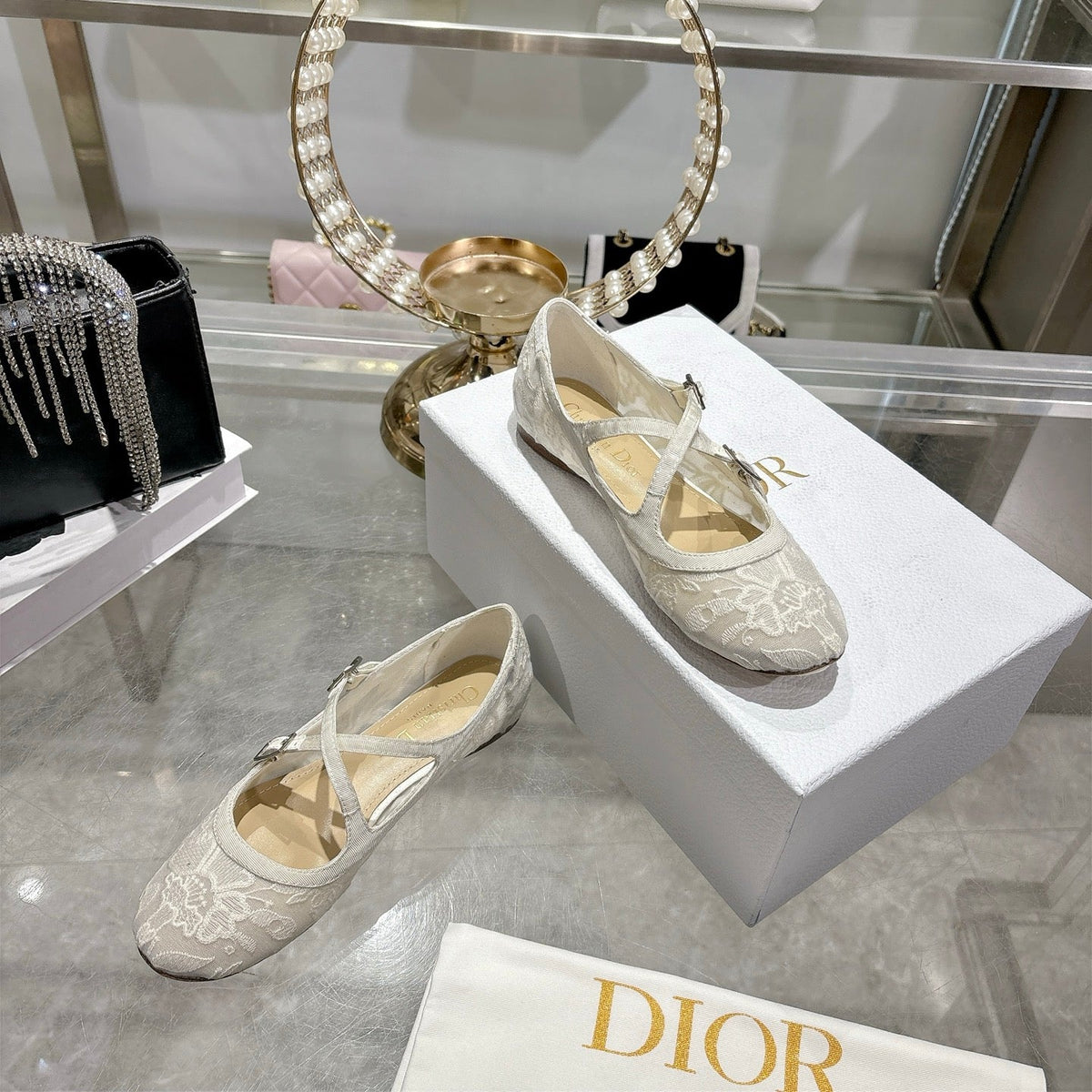 CD 26s Very Ballet Flat White Lace 679841