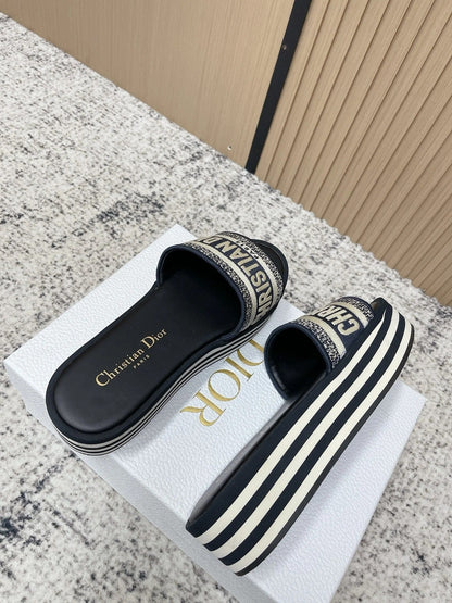 CD 26s Platform Embroidered Sandals Beige Black Canvas Leather 643500