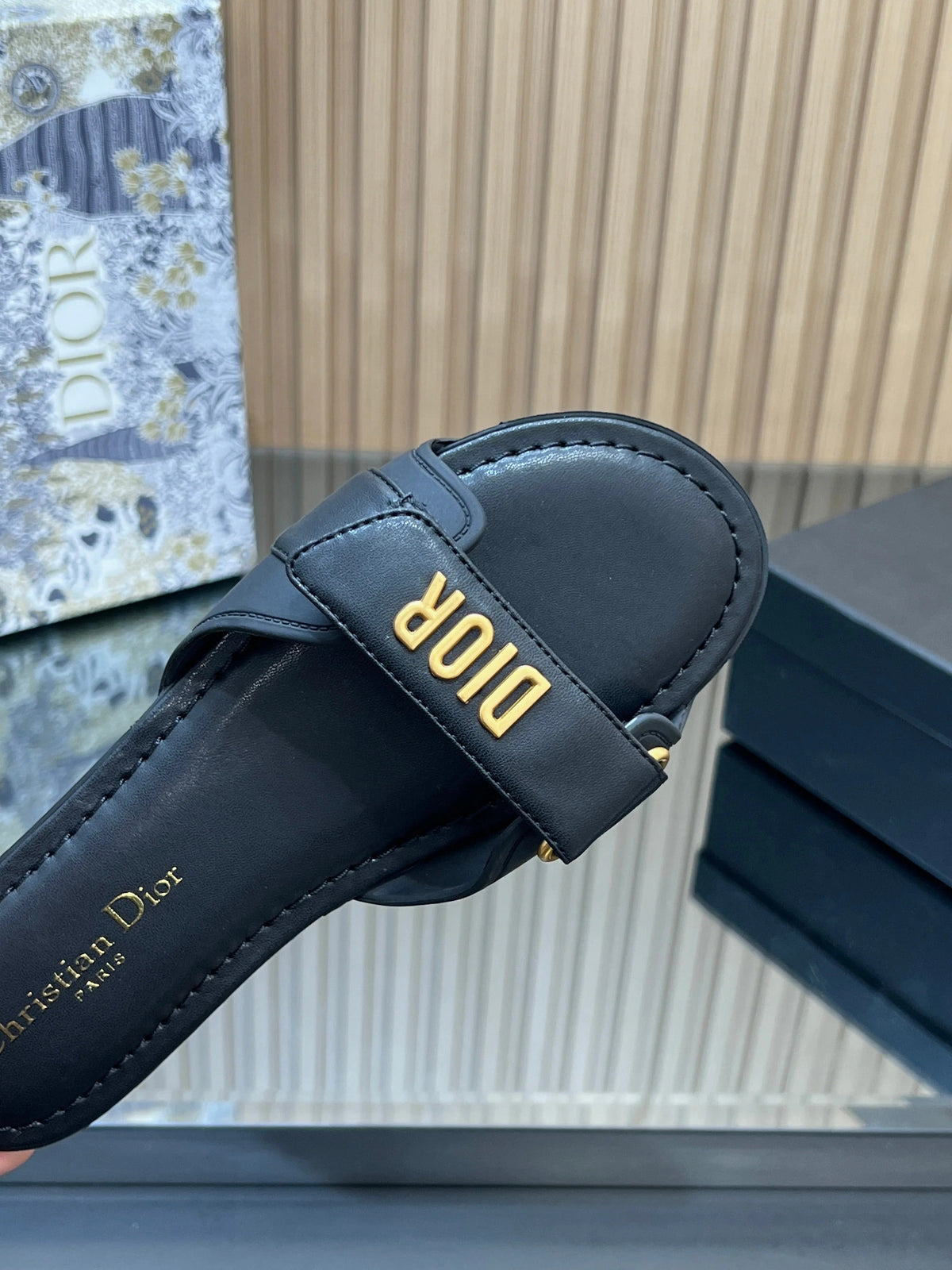 CD 26s Beach Sandals Black Sheepskin 665321