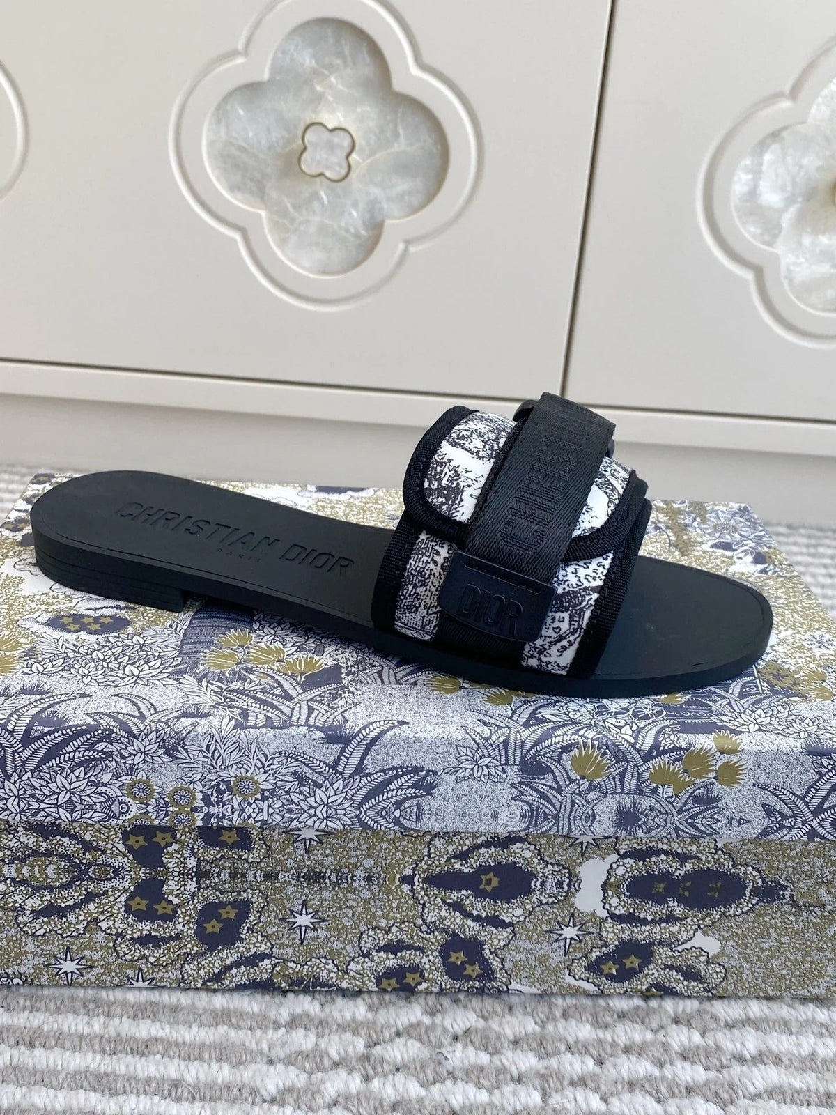 CD 26s Flat Slippers Black White Canvas Rubber 648130
