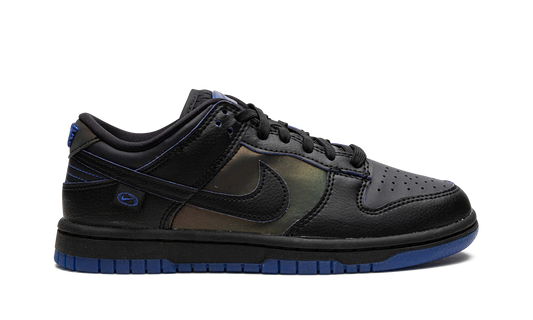 DUNK LO MNS WMNS "Black Royal Iridescent" FB1842 001