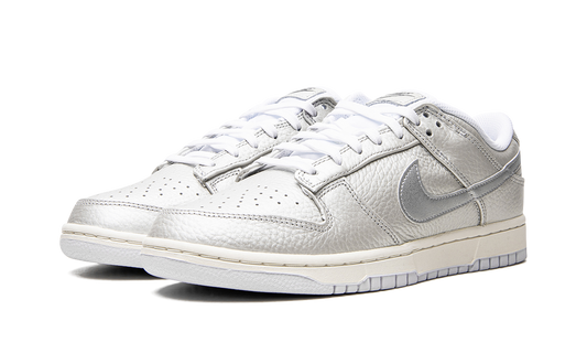 Dunk Low "Metallic Silver" DX3197 095